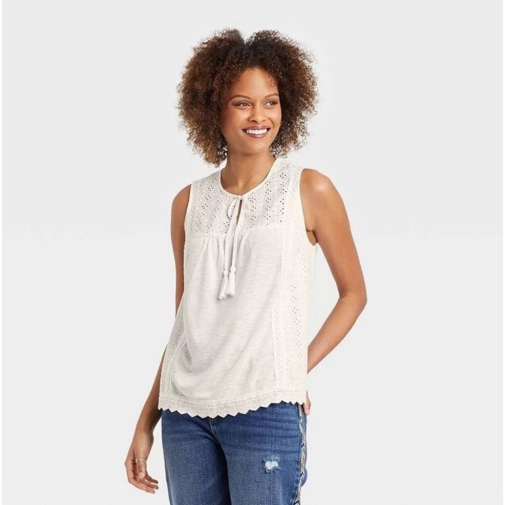 NWT Knox Rose Floral Eyelet Embroidered Top Tassel Tie Rib Knit White Pullover
